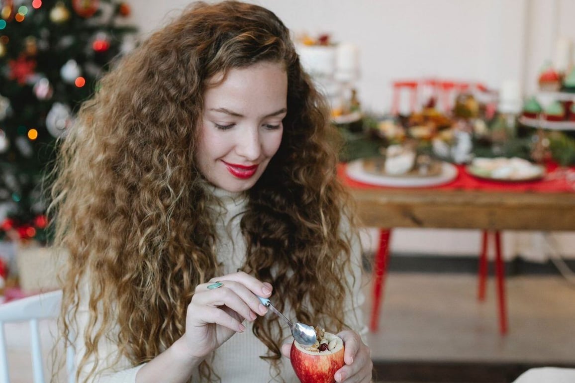 Tips to help you lose weight during the holidays.-featured-image