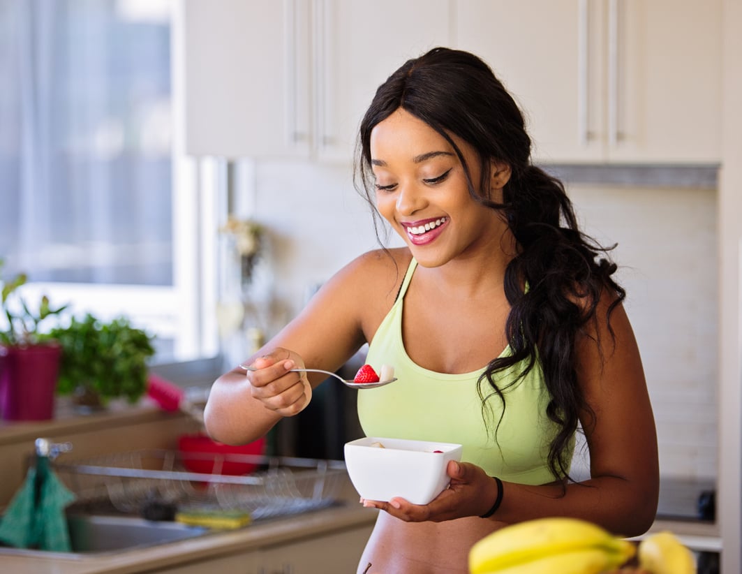 Is it hunger or emotion? Signs of emotional eating & 5 ways mindful eating can help.-featured-image